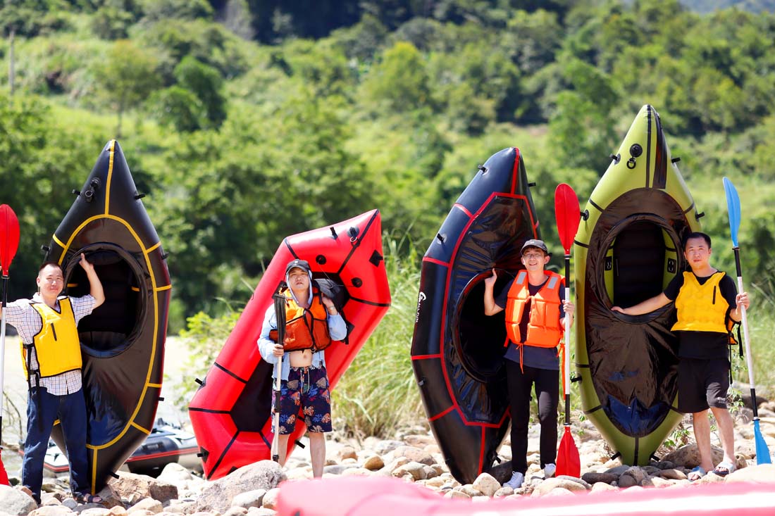 Emportez vos packrafts et pagayez sur l'eau